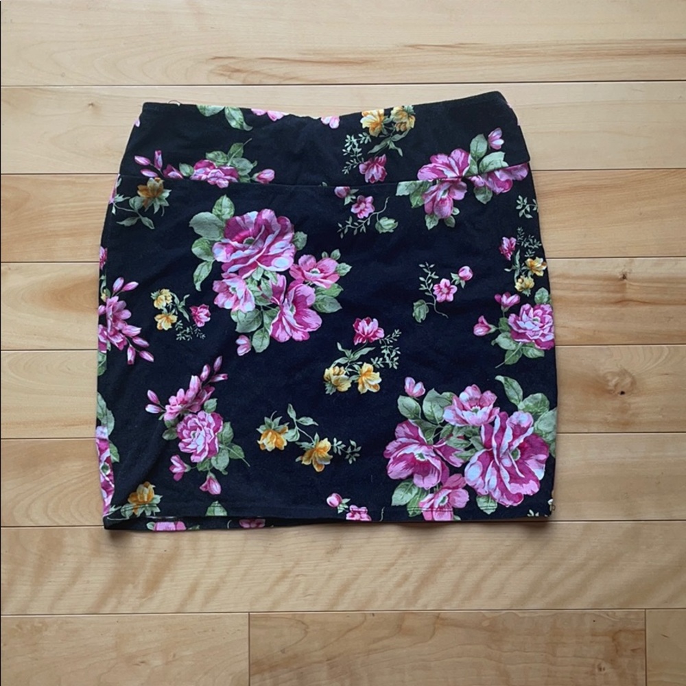 Stretchy pencil skirt